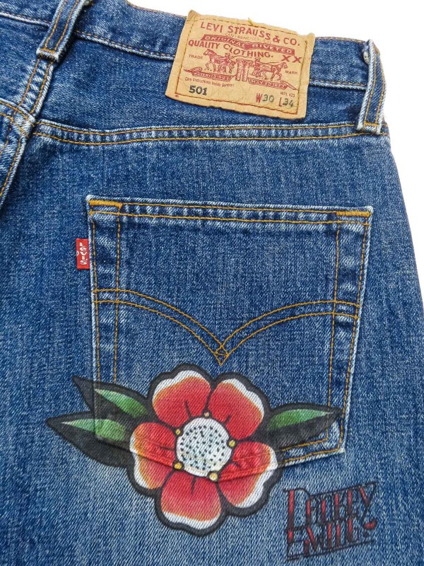 Jeans Levi's 501 con tattoo old school