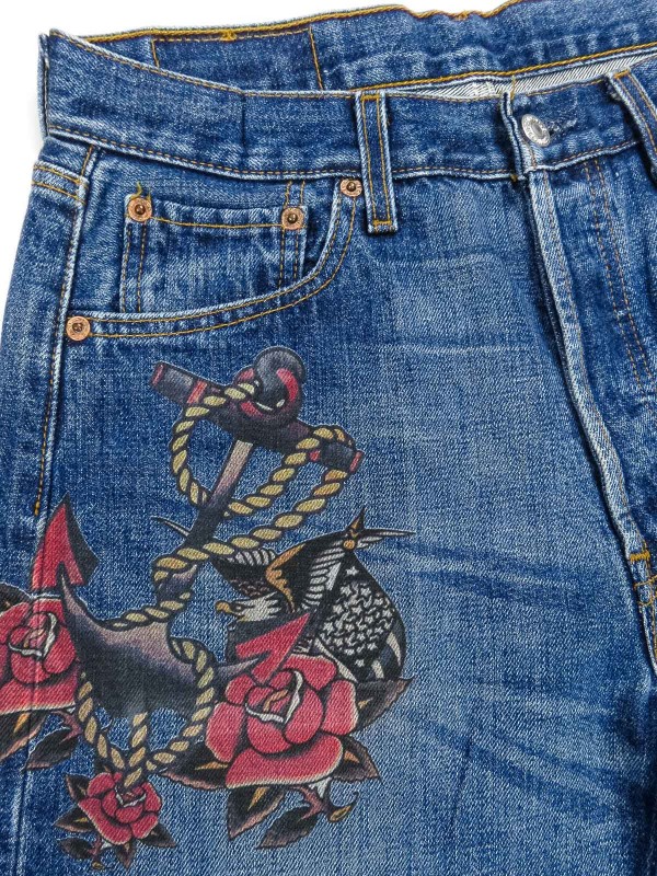 Jeans Levi's 501 con tattoo old school