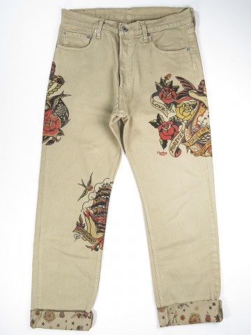 Levi's 501 beige jeans with old school tattoo